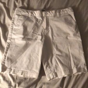 Cute white capris size 10